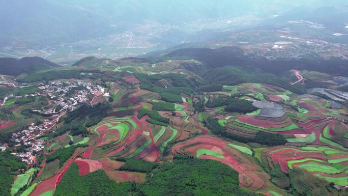 云南东川红土地航拍 环绕 延时