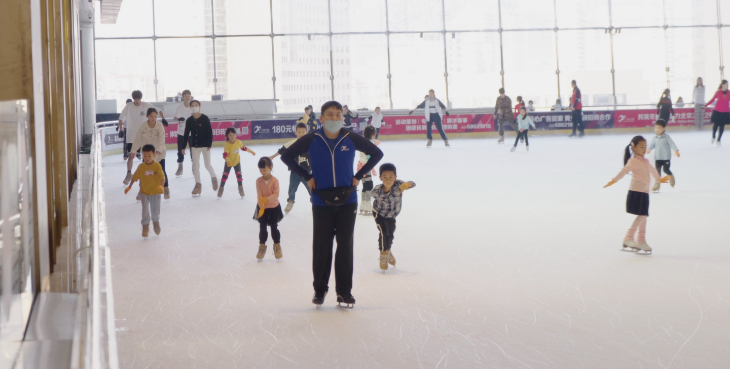 4K滑冰场-溜冰场-孩子学滑冰