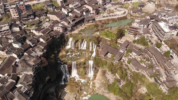 湘西芙蓉镇悬挂在瀑布上的千年古镇