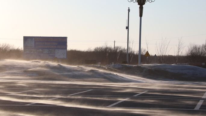 公安移民管理警察边境管理冬天雪中巡逻