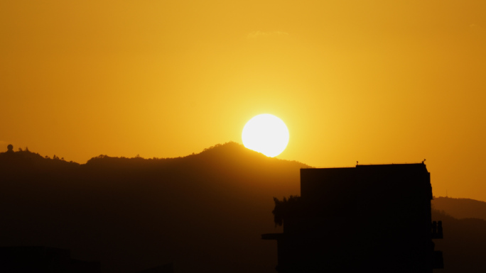 大气震撼的画面-太阳下山延时摄影