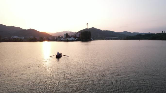 浉河港划船