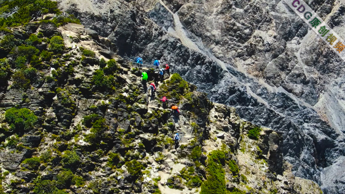 攀登登山爬山跨越追求梦想一路向前励志宣传