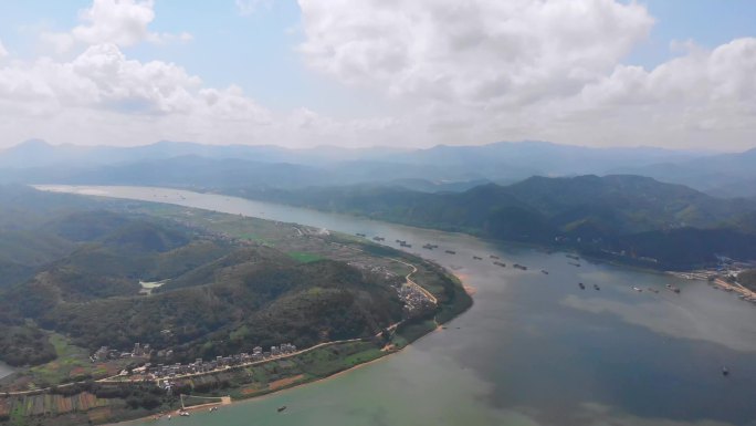 500米高空瞭望郁南县都城镇西江风景4K
