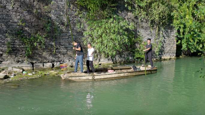 河道清理垃圾划船