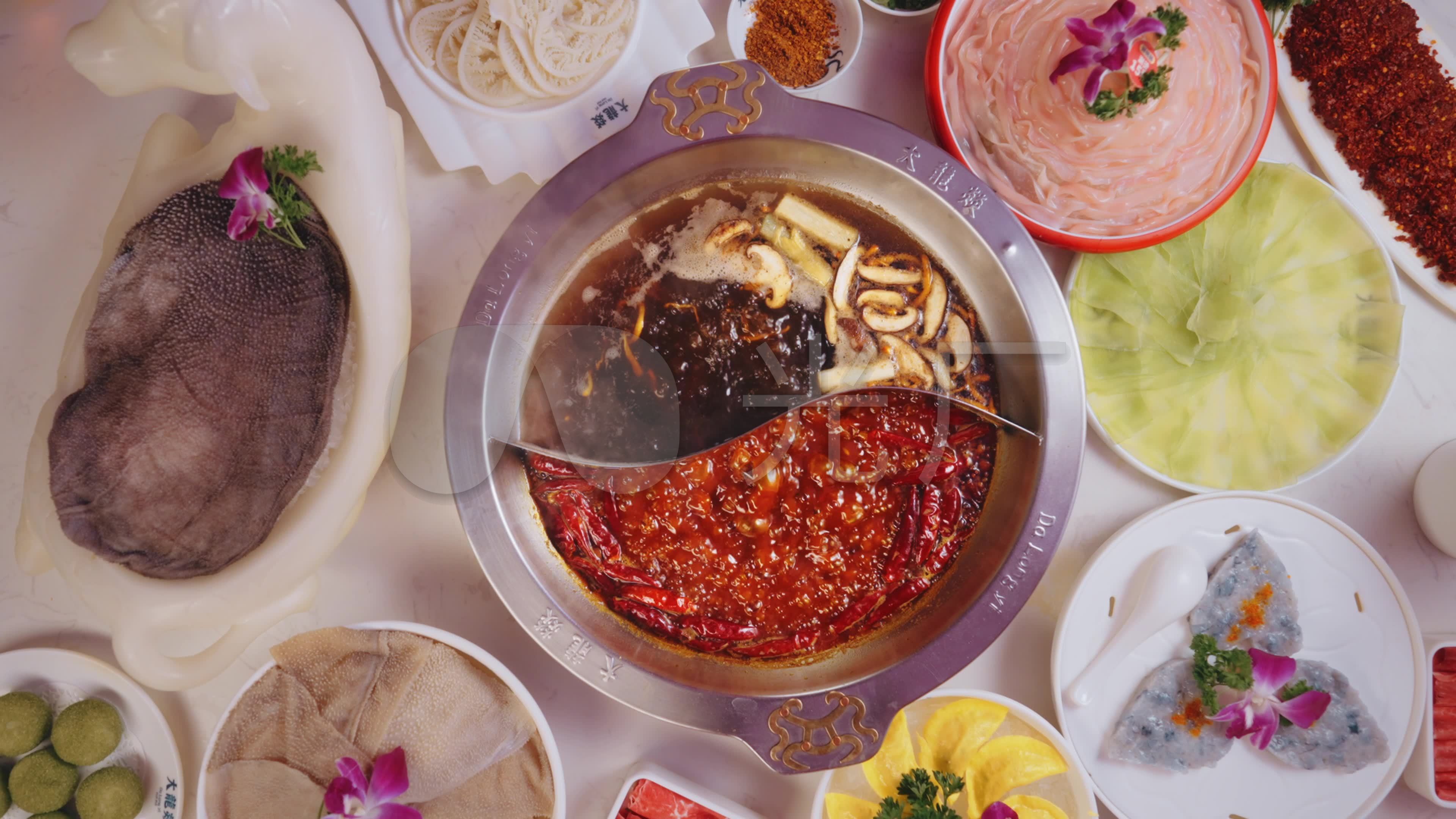 鸳鸯火锅俯拍4k固定 旋转_3840x2160_高清视频素材下载(编号:6506688)