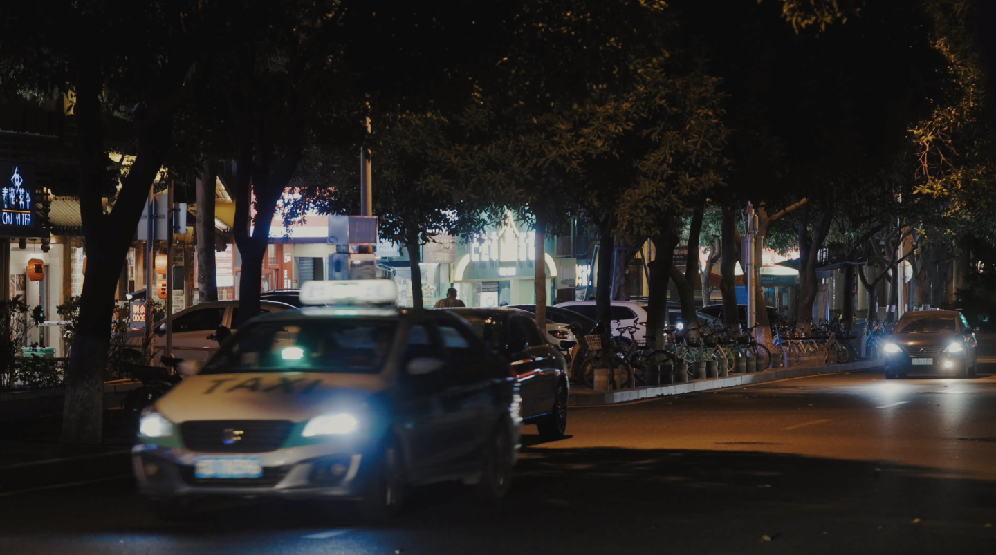 车来车往的大城市夜景图片 - tt98图片网