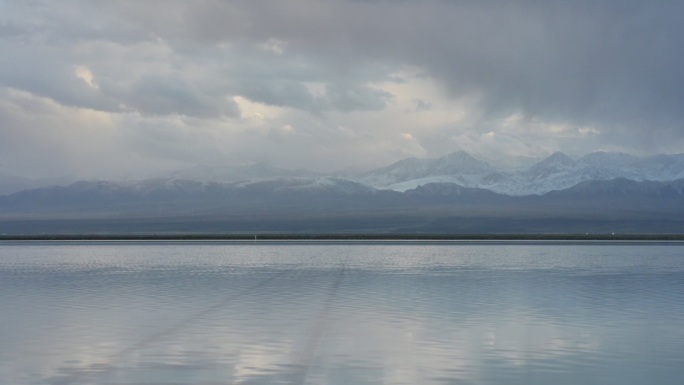 茶卡盐湖天空之境空境青海湖雪山阳光