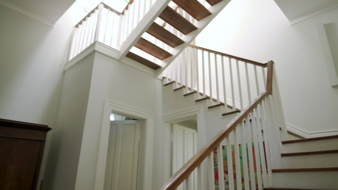 室内楼梯入口台阶和楼梯