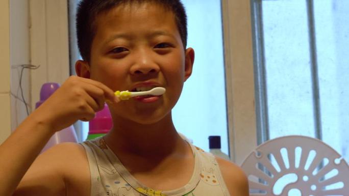 小孩子刷牙保护牙齿和口腔健康