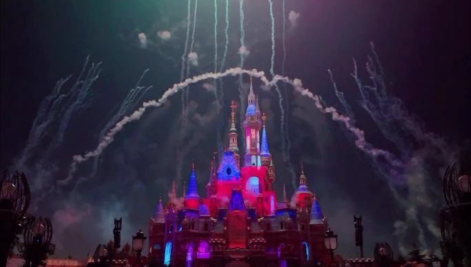 迪士尼城堡夜景烟火秀