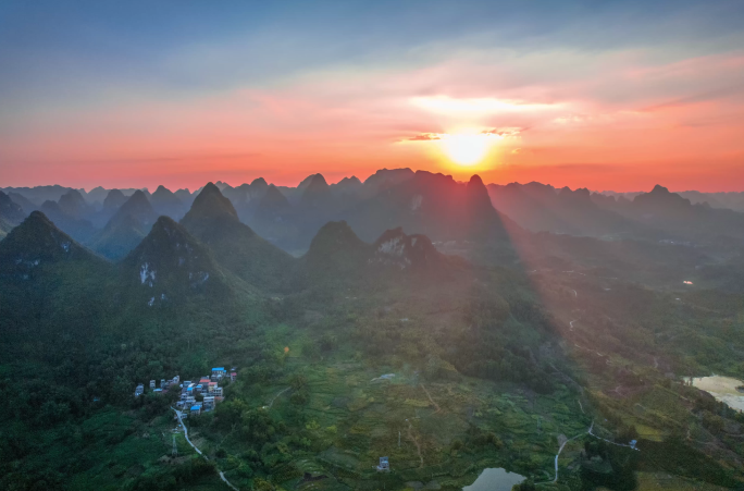 喀斯特地貌延时群山九万大山夕阳落日朝阳
