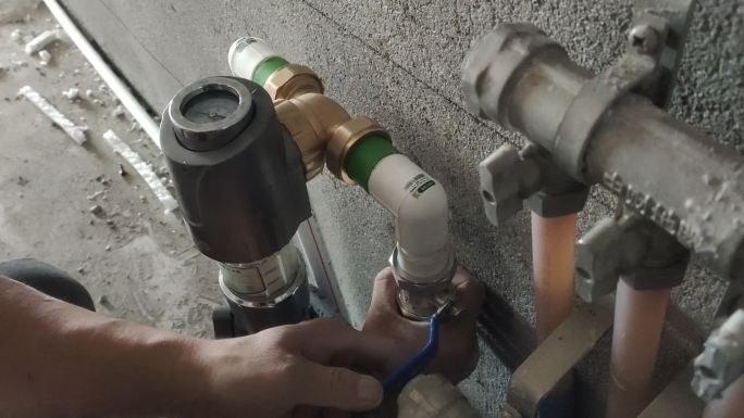 安装净水器 过滤器 水处理 水过滤 水管