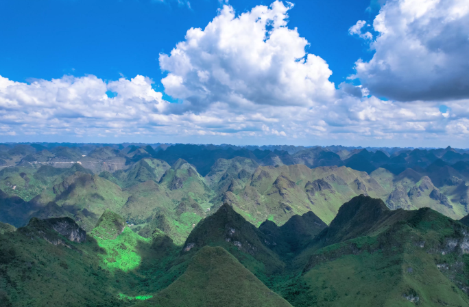 喀斯特地貌风景延时九万大山桂林蜿蜒河流