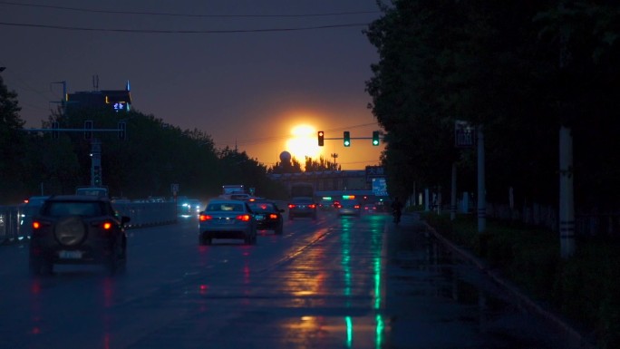 城市雨后夕阳