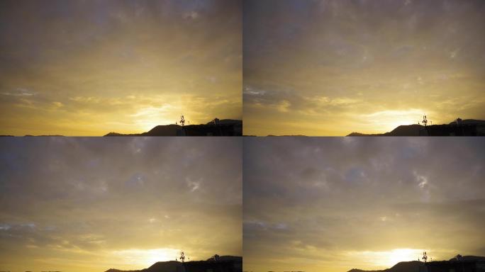 清晨天空黄色的云