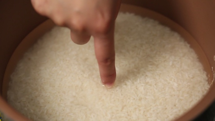 高压锅焖米饭 (1)