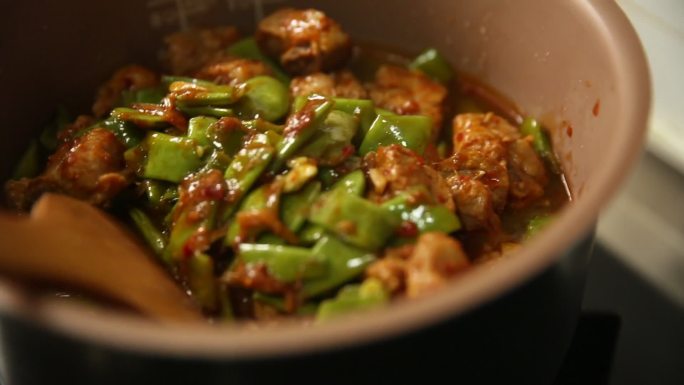 高压锅制作扁豆排骨焖饭 (4)