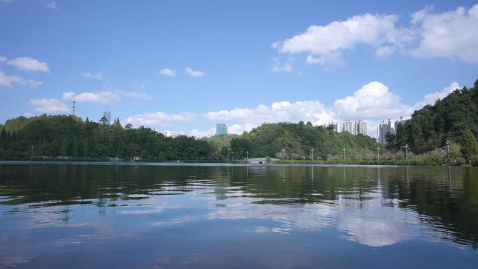 公园人工湖美景