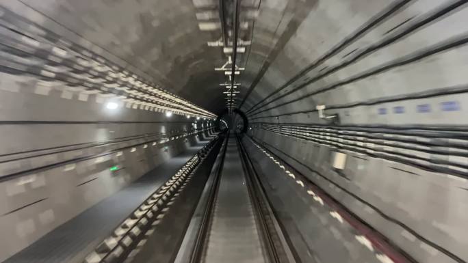 iPhone13拍摄成都地铁司机第一视角