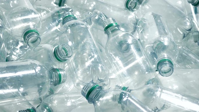 空瓶回收玻璃瓶塑料瓶瓶装饮料废品再利用