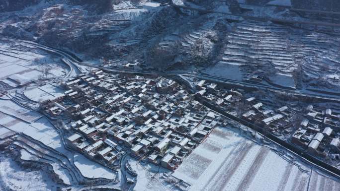 太行山大峡谷雪景航拍房屋