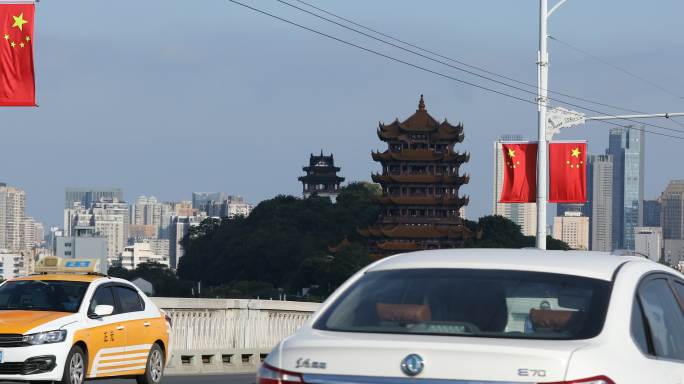 武汉市国庆期间黄鹤楼前的车流量