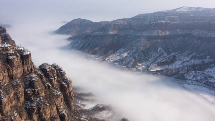 太行山雪景云雾翻涌山川航拍