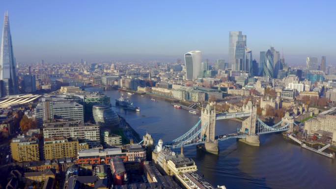 塔桥上方的伦敦鸟瞰图