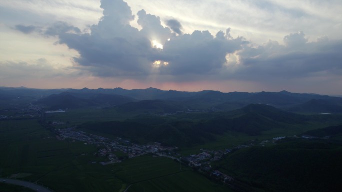 辽阳市弓长岭区汤河镇 夕阳航拍