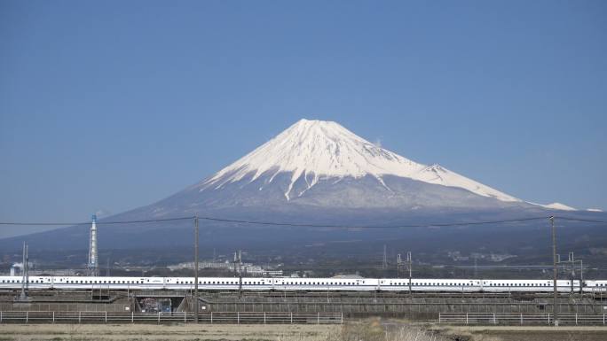 新干线经过日本富士山