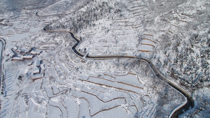 太行山大峡谷雪景航拍村庄