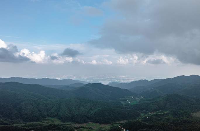 南昌航拍梅岭观景台