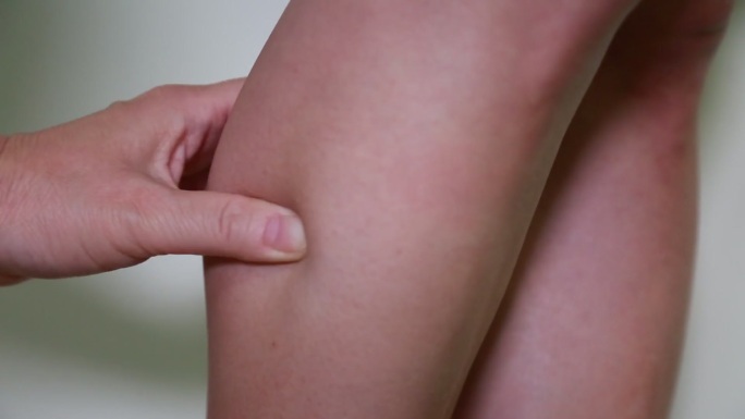 女性腿部穴位按摩膝盖 (8)