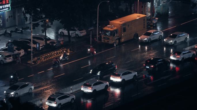 雨夜城市交通