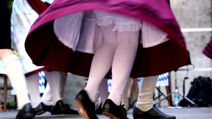 慕尼黑啤酒节上的巴伐利亚民间舞蹈