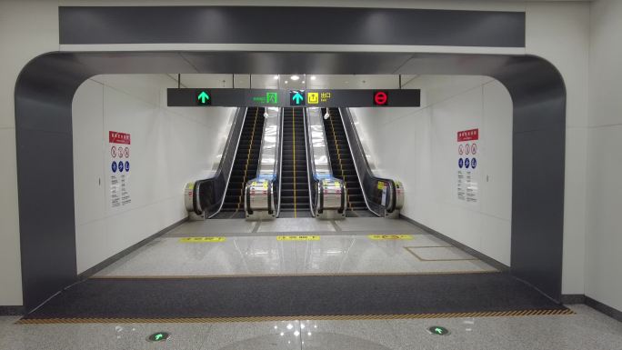 地铁扶梯出口