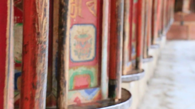 西藏寺庙转经筒特写实拍