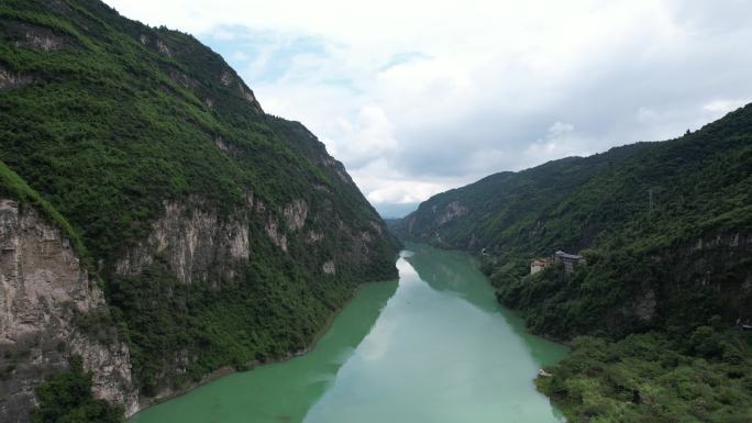 航拍重庆乌江风景