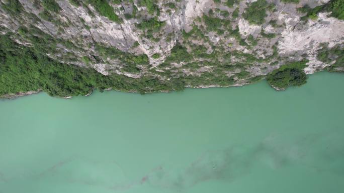 重庆涪陵乌江航拍：崖壁之上，俯瞰壮美山水