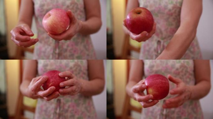 手里拿起一个苹果 (6)