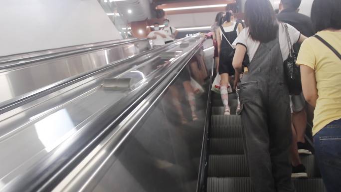 地铁出站坐扶梯向上高清4K视频素材