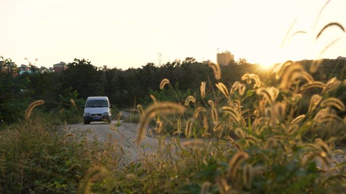 夕阳下回家的路