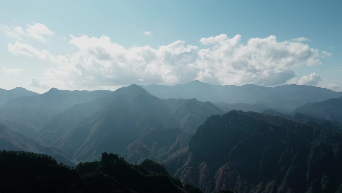 大山里的航拍