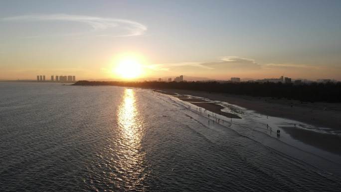 落日夕阳下的海浪与沙滩 航拍 鸟瞰图