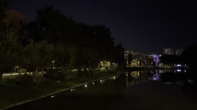 地产夜景公园小河边