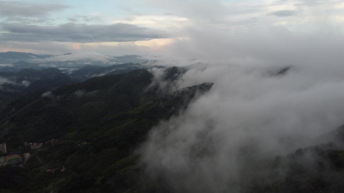 4K航拍广东惠州南昆山云层景区