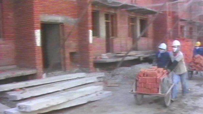 80年代  盖楼 建筑工人  工地