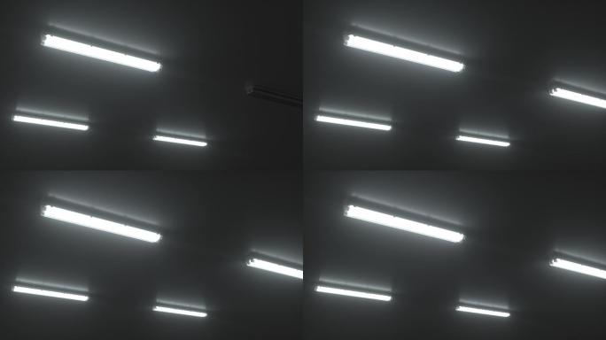 工业建筑内开启4k白色双荧光灯。