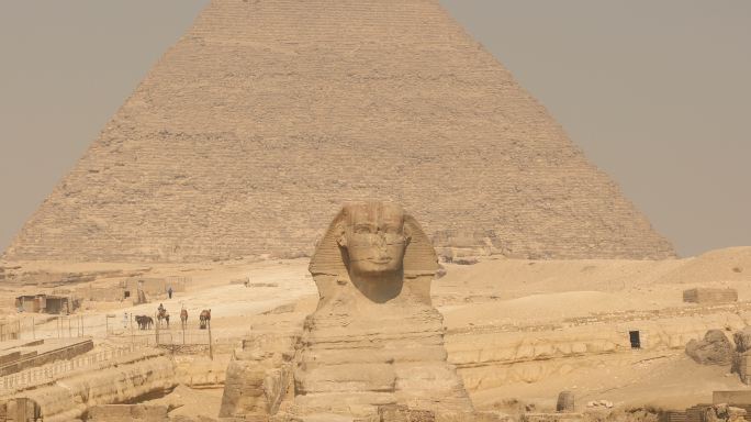 埃及开罗吉萨的狮身人面像和大金字塔